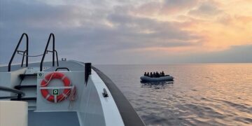 64 irregular migrants held in western Turkey