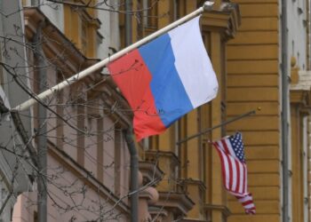US senators demand to expel Russian diplomats amid embassy dispute