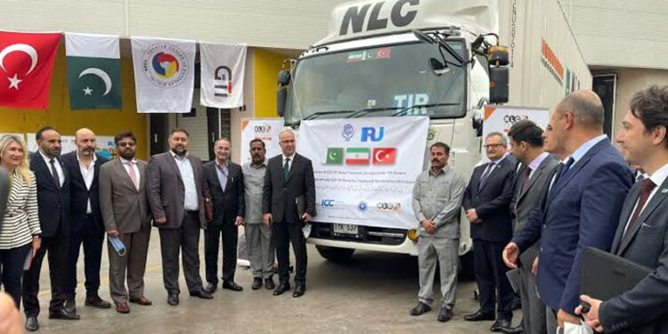 Pakistan, Turkey land-rout trade begins, 1st truck reaches Turkey Via Iran