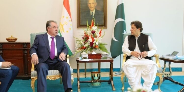 Pakistan, Tajikistan top leaders discuss Afghanistan