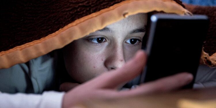 Facebook introduce new checks for youngsters using the platform