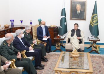 Top Iranian General meets Pakistani Premier