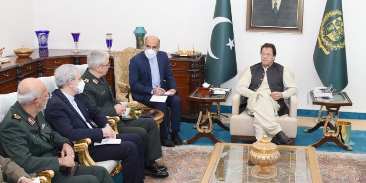 Top Iranian General meets Pakistani Premier