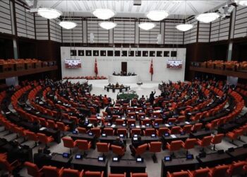 Turkish parliament extends troop deployment in Iraq, Syria for 2 years