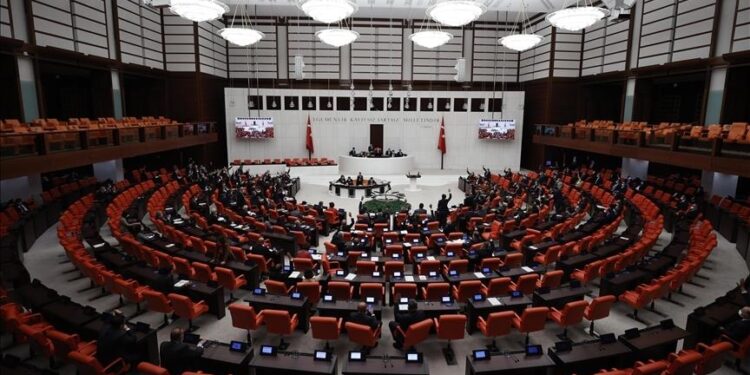 Turkish parliament extends troop deployment in Iraq, Syria for 2 years