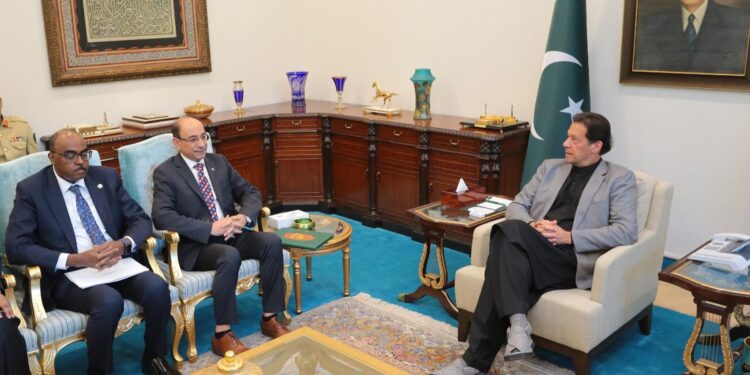 Pakistan calls for just settlement of the Jammu and Kashmir dispute in conformity to UNSC resolutions, as OIC envoy meets PM Khan