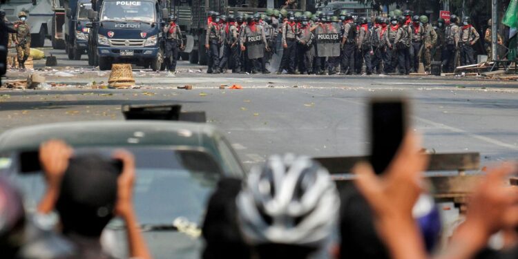 U.N. aid chief says Myanmar deteriorating, Security Council meets