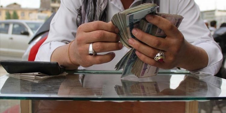 Taliban move to stabilize local Afghan currency in face of financial sanctions