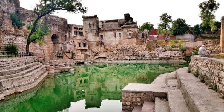 Pakistan issues visas to Indian pilgrims visiting Katas Raj temple