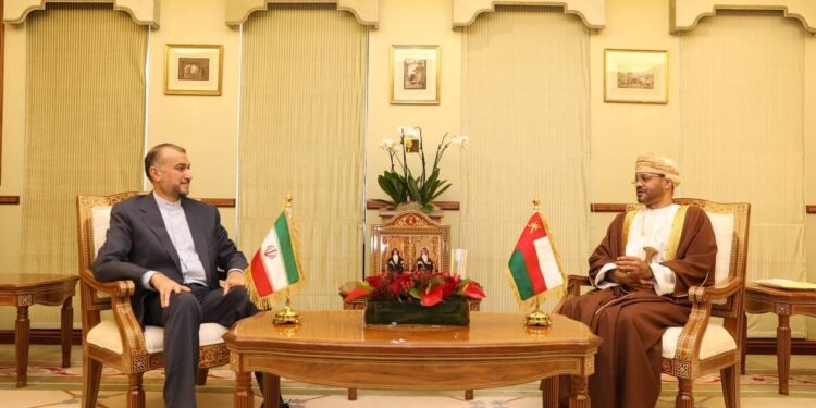 Iran, Oman FMs discuss bilateral engagements in Muscat