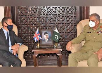 British High Commissioner meets Pakistan COAS at GHQ