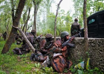 Kashmiri Rebels Kill 2 Indian Army Men In Shopian, 1 Militant Also Slain