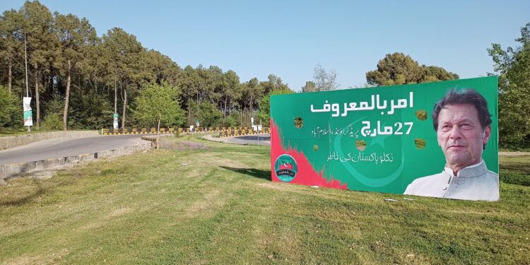 Pakistan: PM Imran Khan to address massive public gathering, a day before no-confidence motion