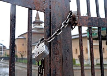 Kashmir: Anjuman Auqaf condemns ‘forcible restrictions’ on Friday prayers at Jamia Masjid Srinagar