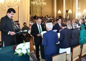 Pakistan: 37-member federal cabinet  took oath on Tuesday