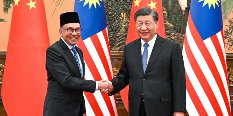 President Xi meets Malaysian PM