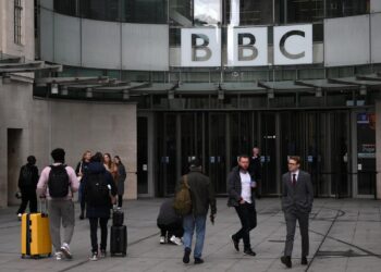 BBC boss quits over Boris Johnson loan