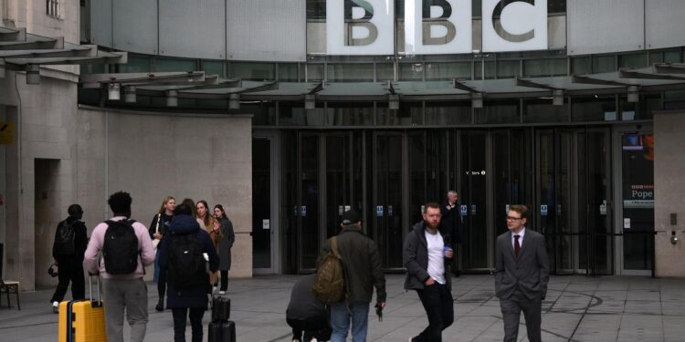 BBC boss quits over Boris Johnson loan