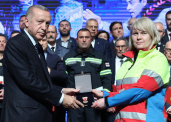 Türkiye presents state medals to domestic, foreign rescue teams for quake efforts