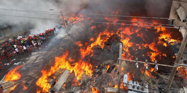 Huge fire destroys clothes market in Bangladeshi capital