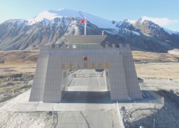 Khunjerab Pass opened for Pak-China trade after three years