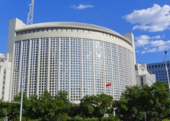 Diplomats from 14 countries visit Xinjiang