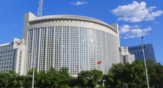 Diplomats from 14 countries visit Xinjiang