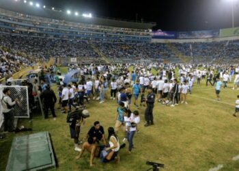 El Salvador soccer stadium stampede kills 12: police
