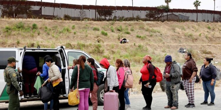 US new rules spur migrants to seek legal path
