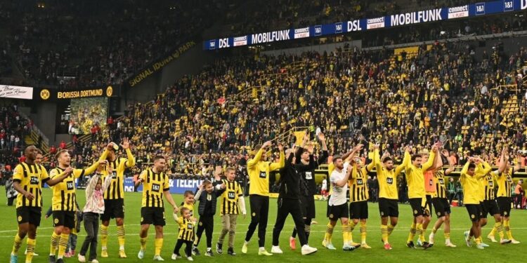 Dortmund ready to lift Bundesliga trophy, Bayern hope for dramatic twist