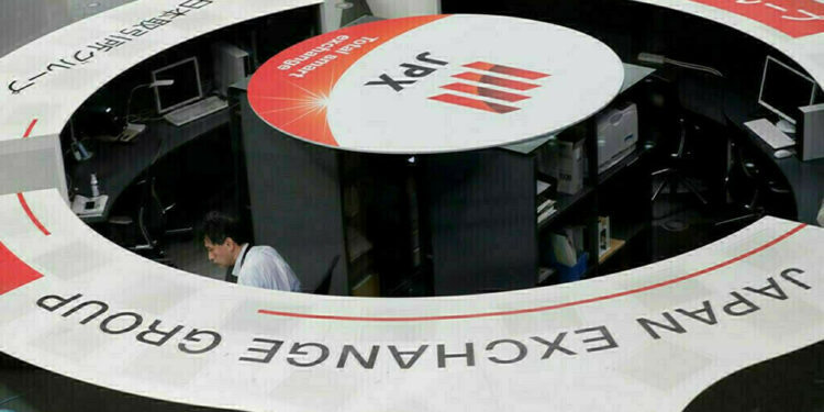 Tokyo shares close higher on Fed hopes