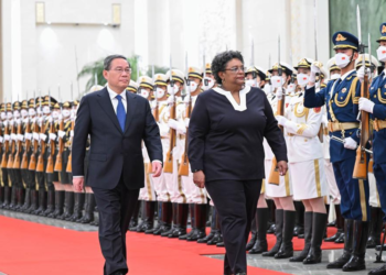 Chinese premier holds talks with Barbados PM
