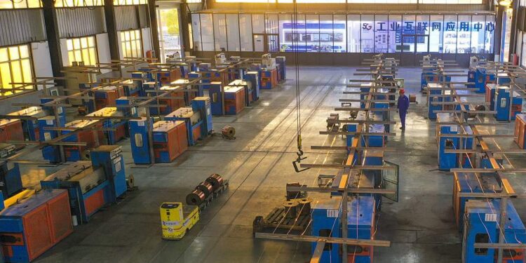 China to facilitate over 3,000 firms to build 5G factories