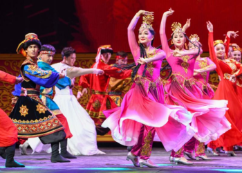 Over 1,000 artists bring classics to Xinjiang dance festival