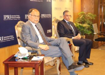 Pakistan to utilize Chinese expertise to boost exports, operate SEZs: Ahsan Iqbal