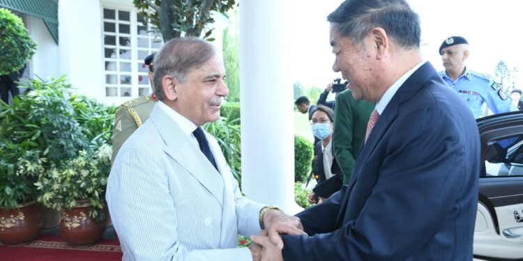 PM Shehbaz, Chinese Vice-Premier discuss bilateral ties, cooperation