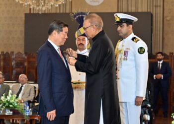 President confers Hilal-i-Pakistan award on Chinese vice-premier