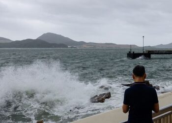 Typhoon Talim expected to smash into China late Monday