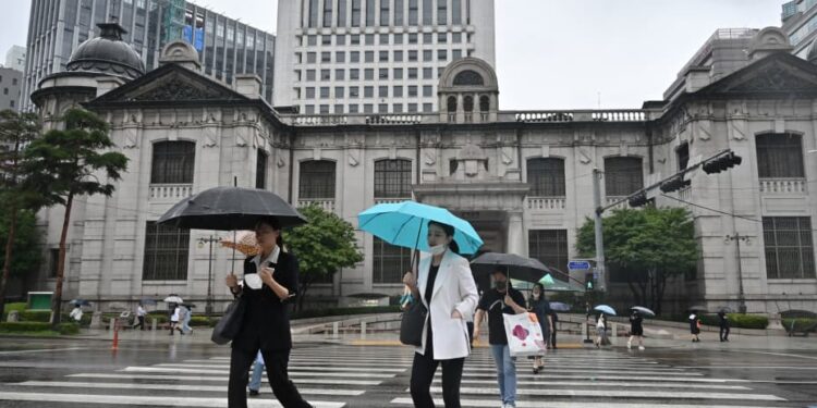 S. Korean banks’ lending rate falls in July