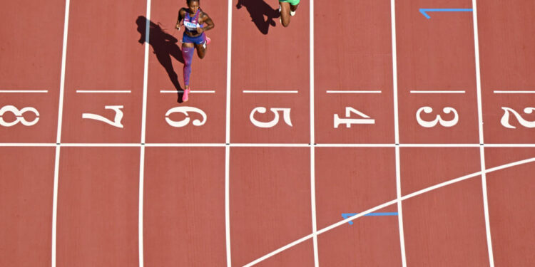 Richardson impresses as she begins 200m world title quest