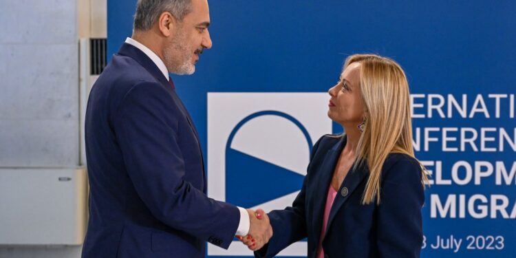 Turkish, Italian foreign ministers discuss bilateral ties