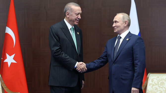Erdogan urges Putin not escalate Ukraine war tensions