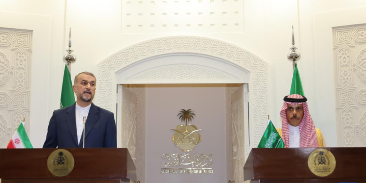 Iranian FM says ties with Saudi Arabia “moving in right direction”