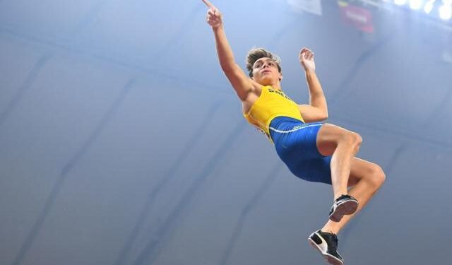 Duplantis soars into world pole vault final