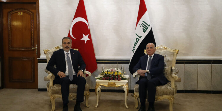Iraqi president receives Turkish FM in Baghdad