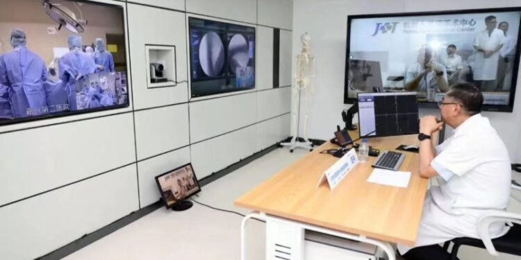 Remote eye surgery trial uses 5G robot in China