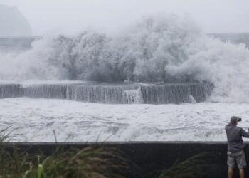 Typhoon Haikui makes landfall in Taiwan