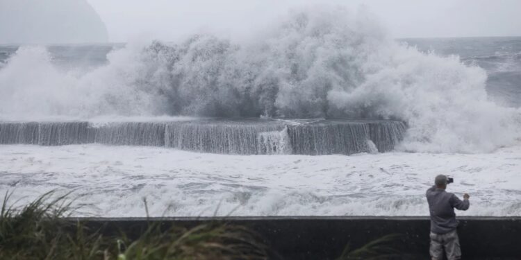 Typhoon Haikui makes landfall in Taiwan