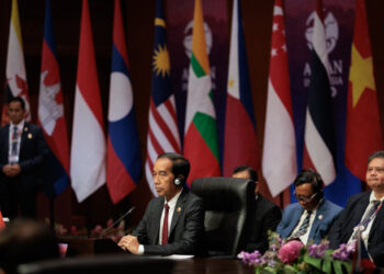 China warns against ‘new Cold War’ as big powers meet in SE Asia