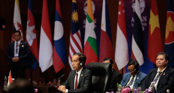 China warns against ‘new Cold War’ as big powers meet in SE Asia